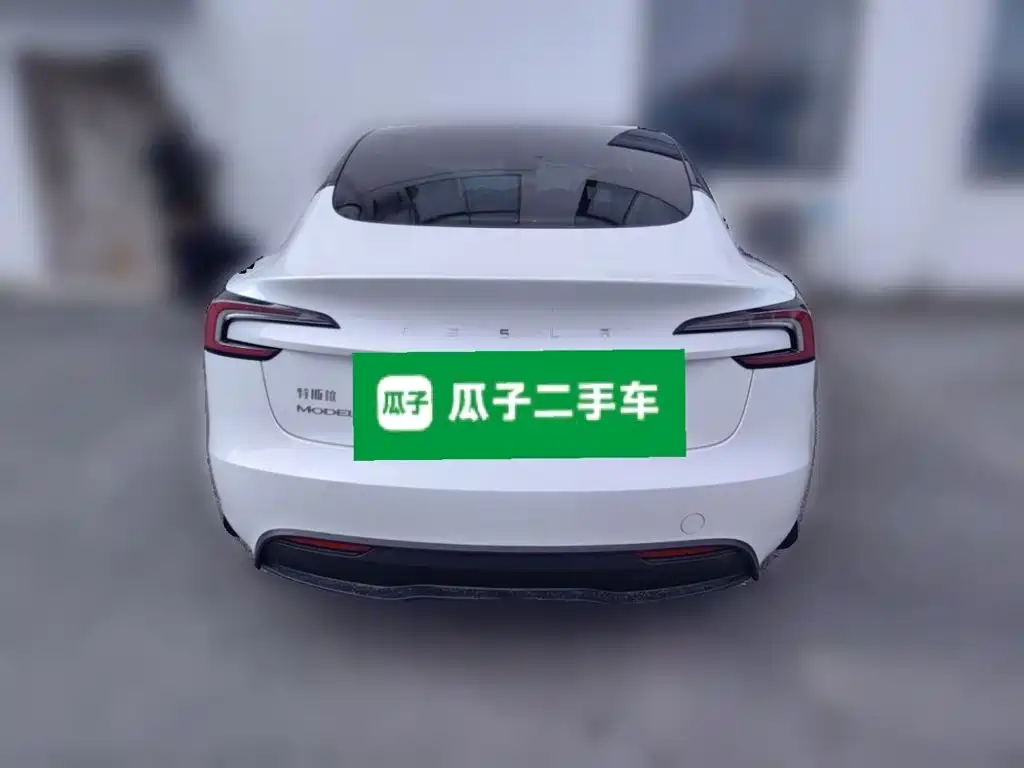 Tesla Model 3 — миниатюра 3