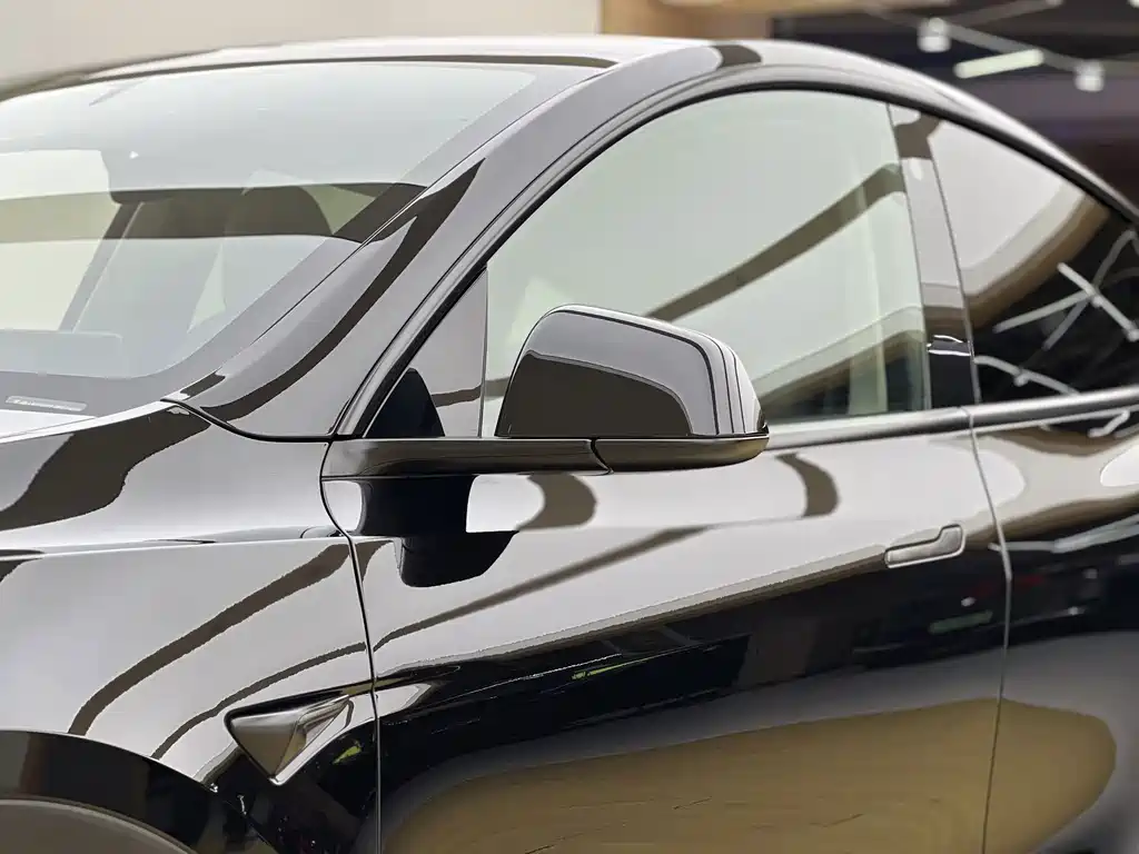 Tesla Model Y — миниатюра 5