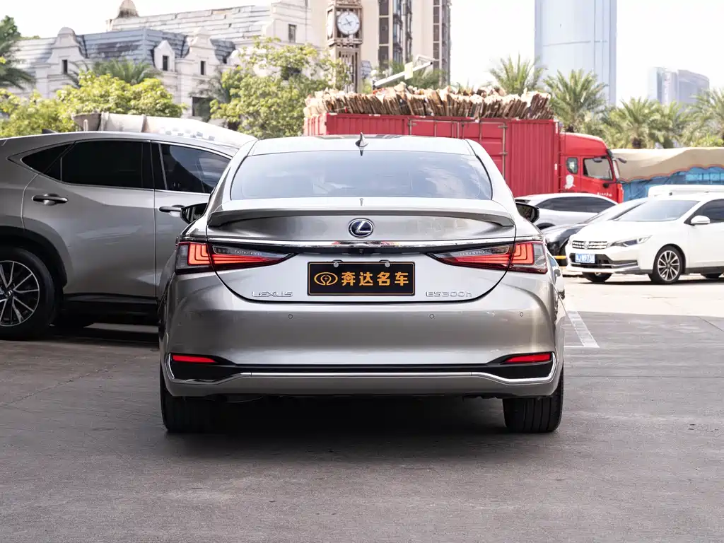 Lexus ES — миниатюра 5