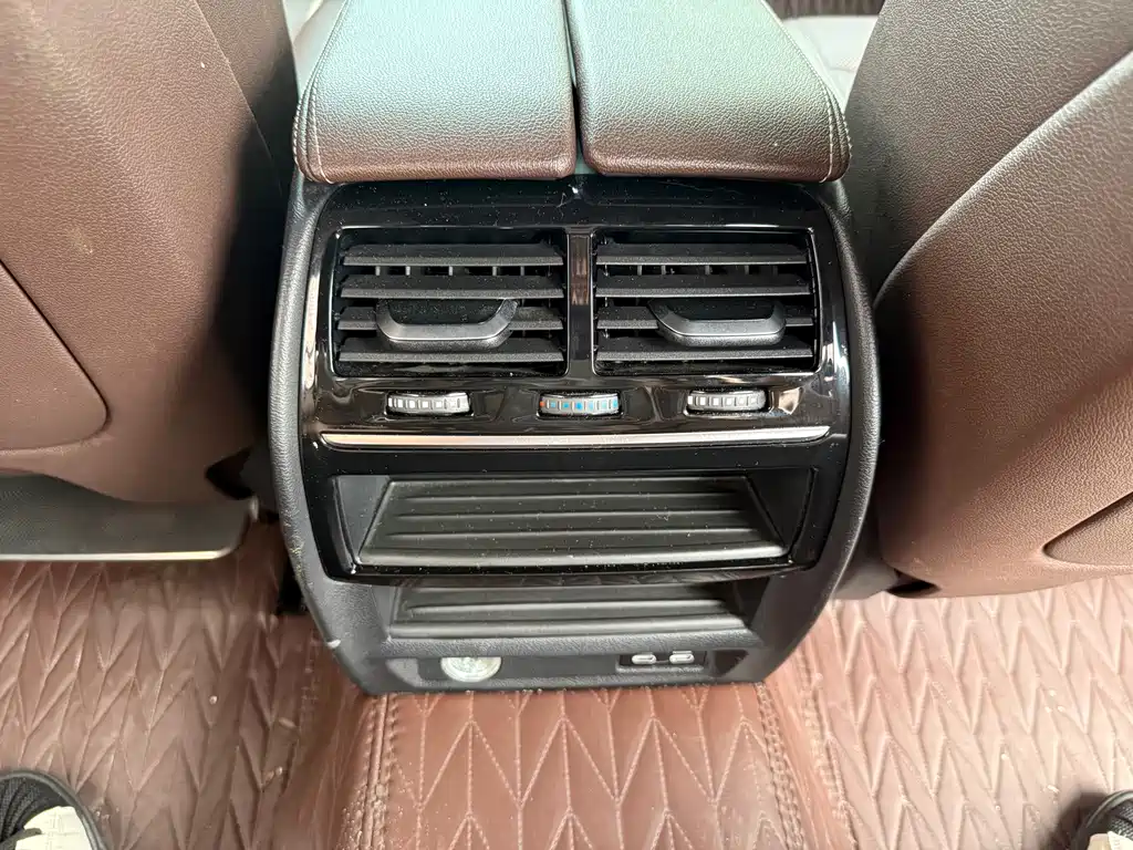 BMW 5 Series — миниатюра 11