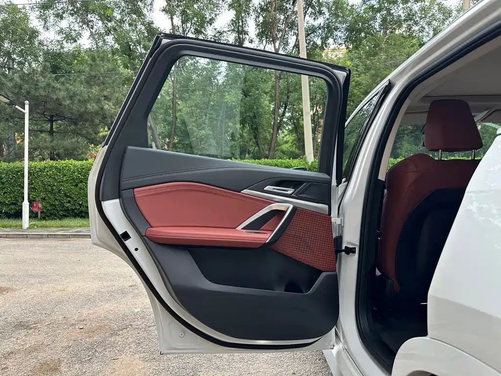 BMW iX1 — миниатюра 7