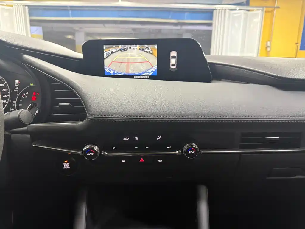 Mazda 3 Axela — миниатюра 14