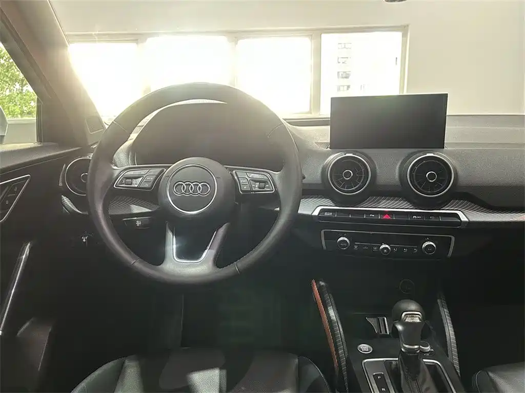 Audi Q2L e-tron — миниатюра 11
