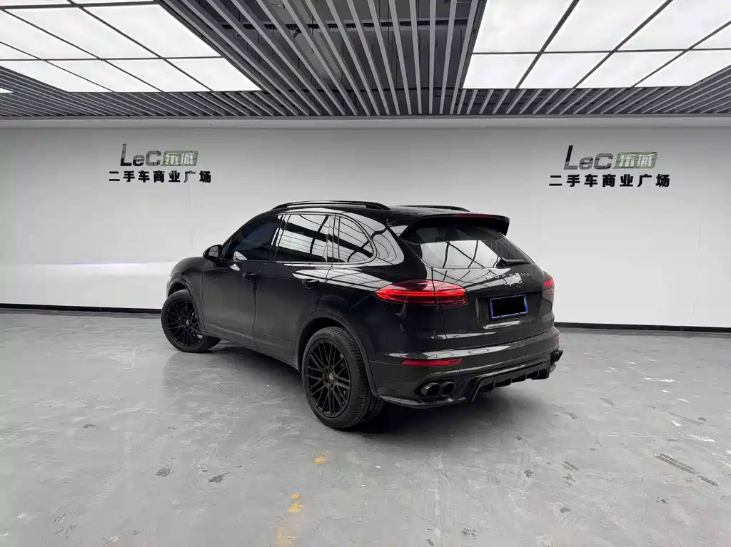 Porsche Cayenne — миниатюра 6