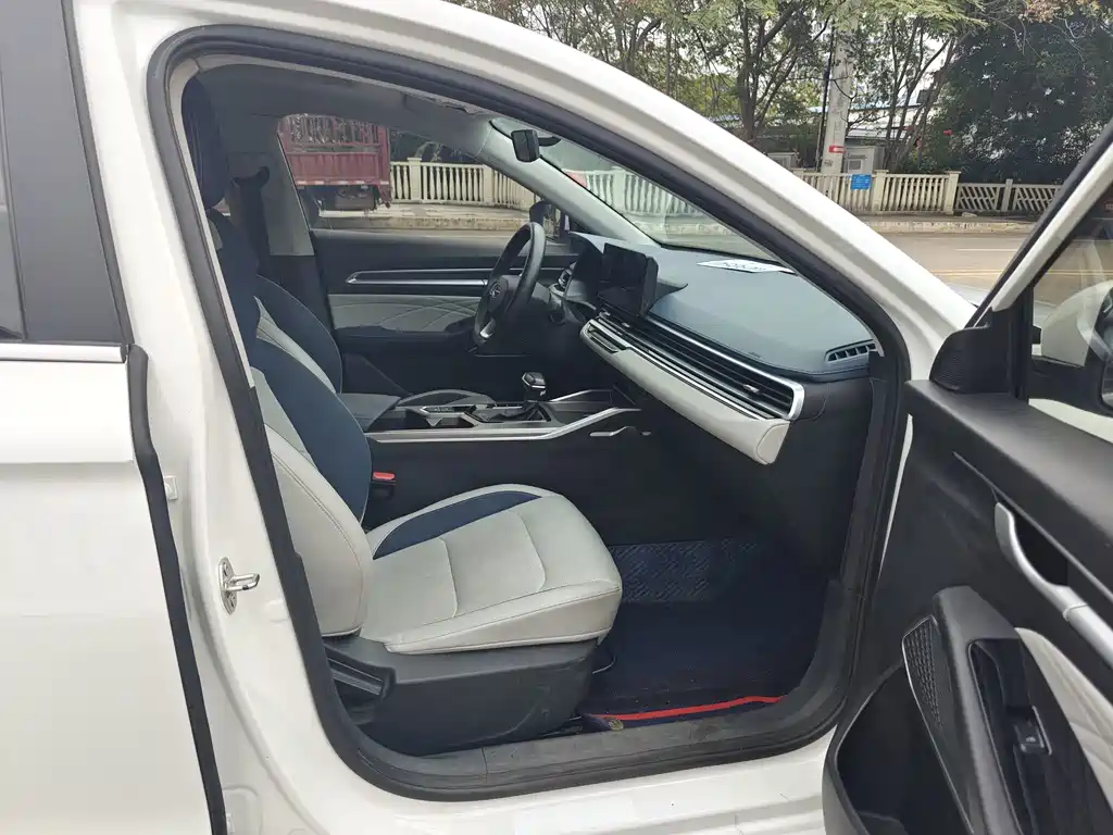 Geely Emgrand — миниатюра 9