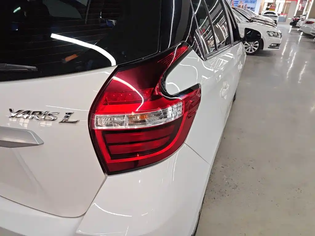 Toyota Yaris L — миниатюра 8