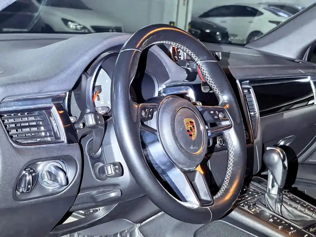 Porsche Macan — миниатюра 7