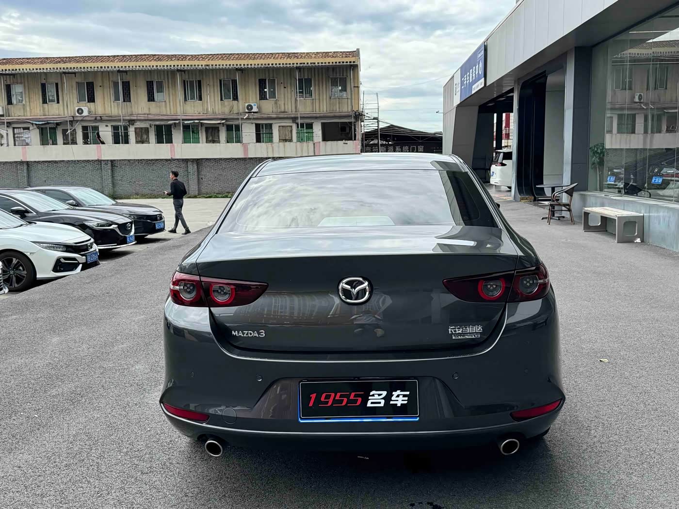 Mazda Mazda3 Axela 2.0 л 2024 г. Серебристо-серый, пробег 15000 км