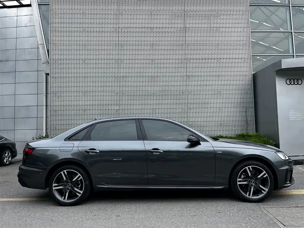 Audi A4L 2022 40 TFSI Luxury
