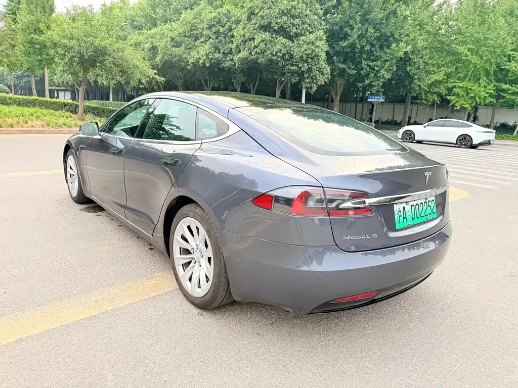 Tesla Model S — миниатюра 7