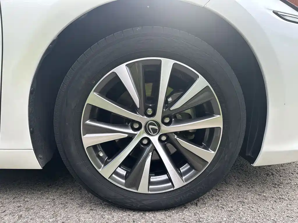 Lexus ES — миниатюра 13