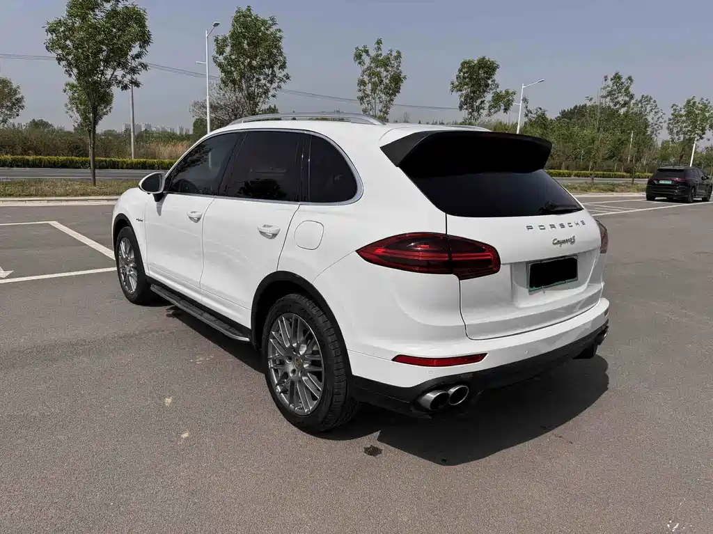 Porsche Cayenne Hybrid — миниатюра 6