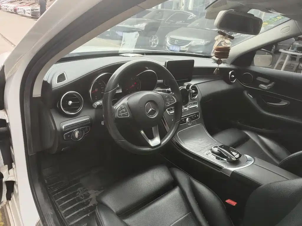 Mercedes-Benz C-Class — миниатюра 7