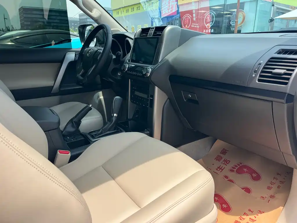 Toyota Land Cruiser Prado 2010 2.7L AT Standard
