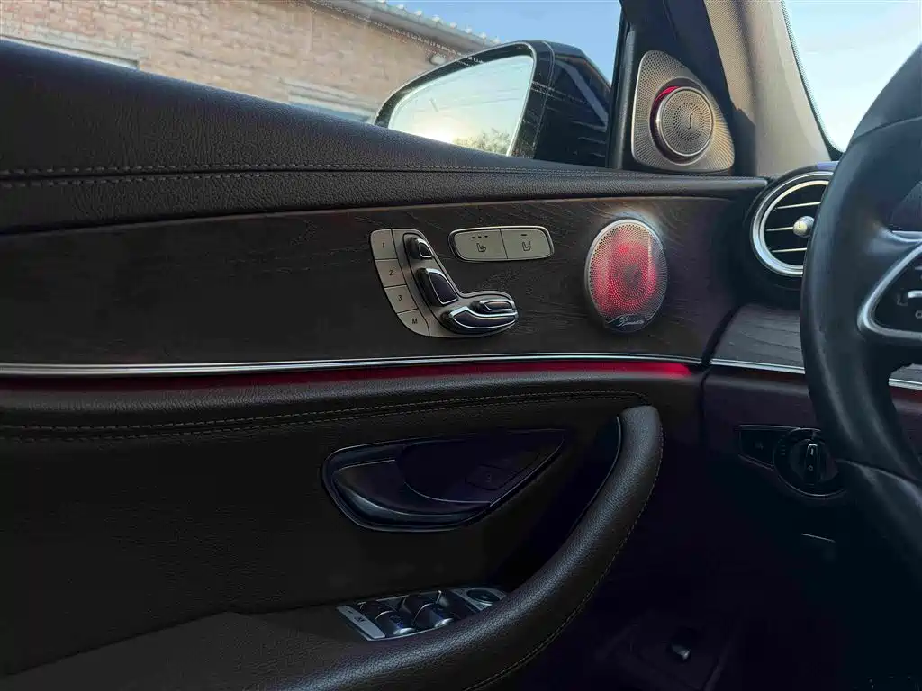 Mercedes-Benz E-Class — миниатюра 13