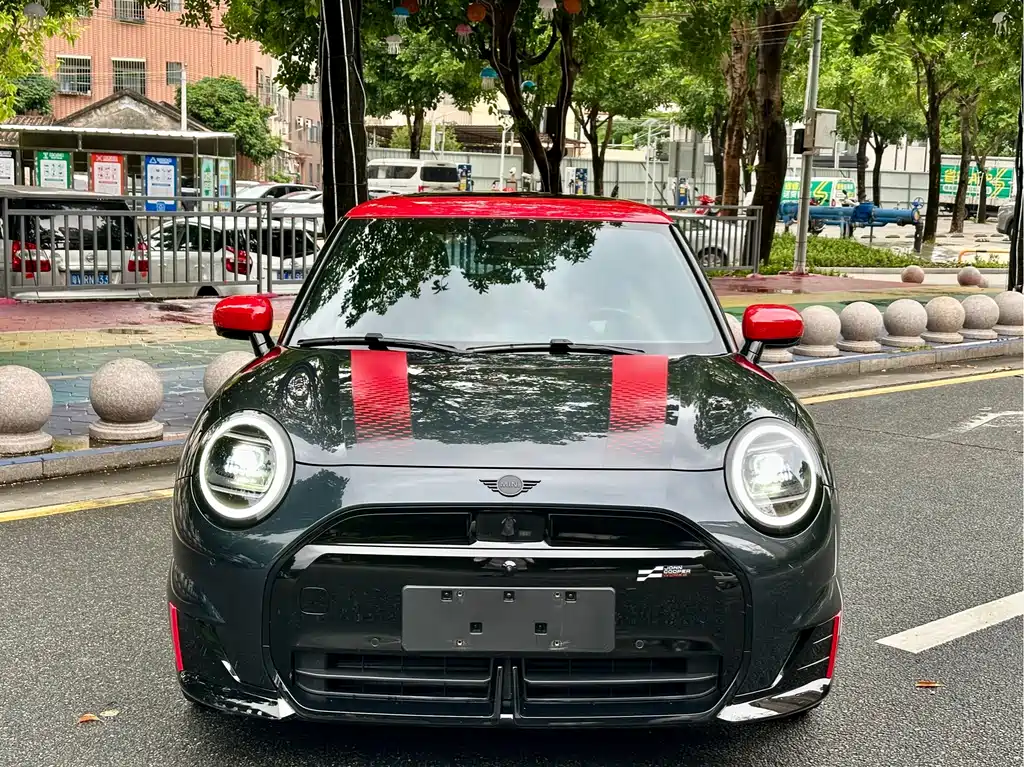 MINI MINI JCW EV — миниатюра 2