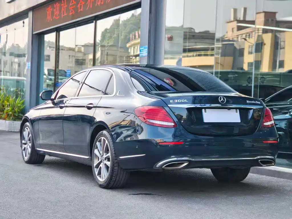 MERCEDES-BENZ E CLASS