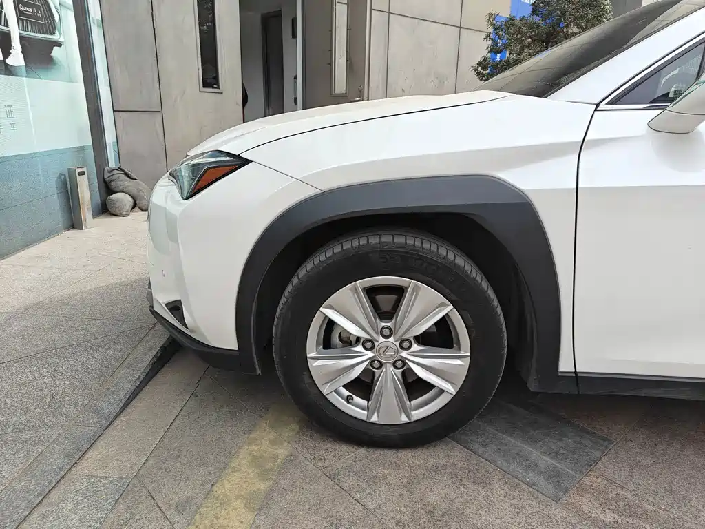 Lexus UX — миниатюра 7
