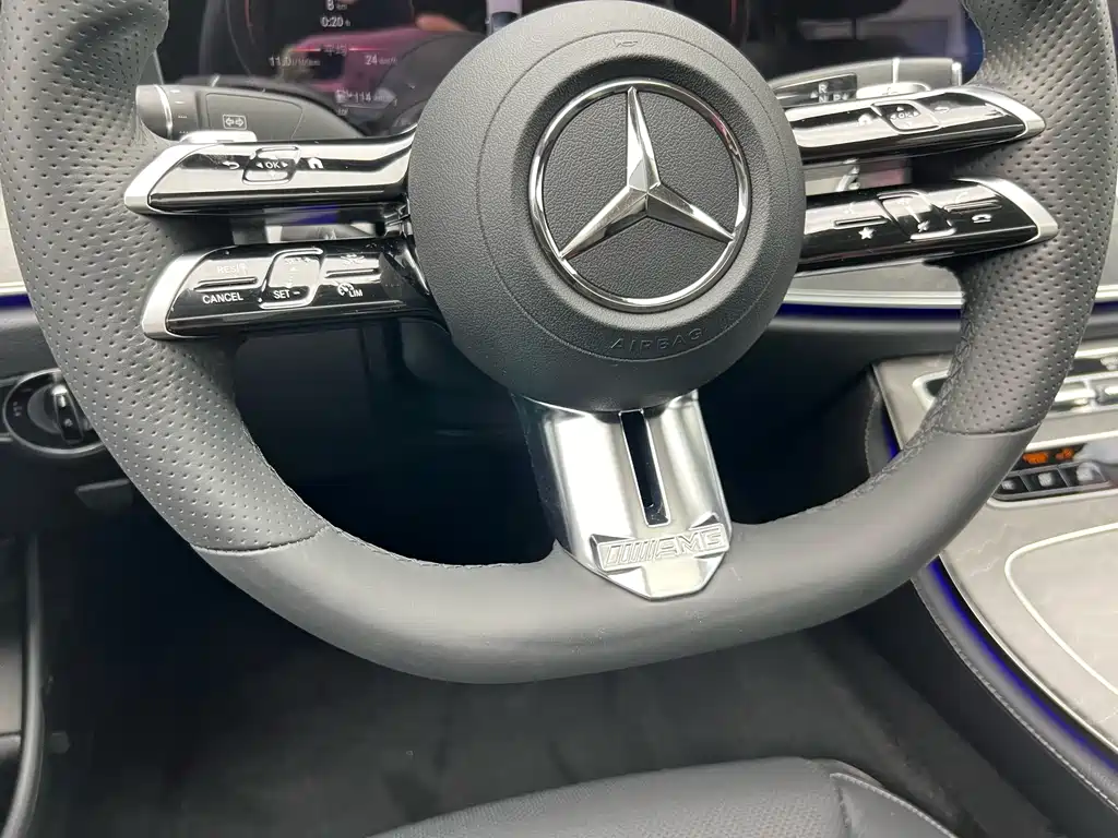 Mercedes-Benz E-Class — миниатюра 17