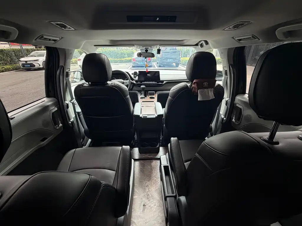 Toyota Sienna — миниатюра 13