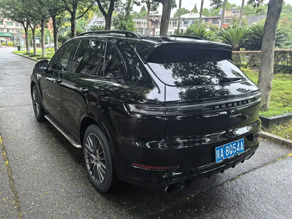 Porsche Cayenne — миниатюра 5