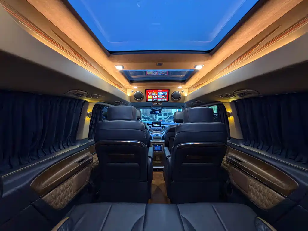 Mercedes-Benz V-Class — миниатюра 23