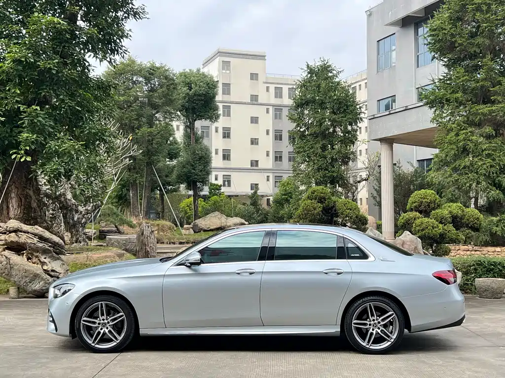 Mercedes-Benz E-Class — миниатюра 4