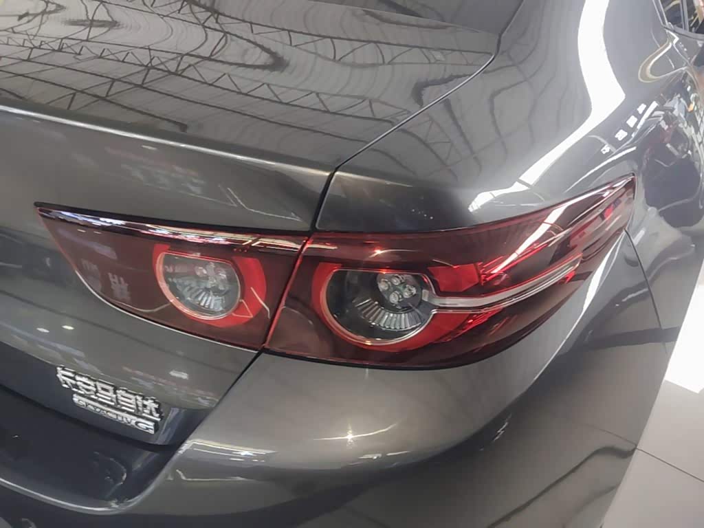 Mazda Mazda3 Axela 2.0 л 2024 г. Серебристо-серый, пробег 48200 км