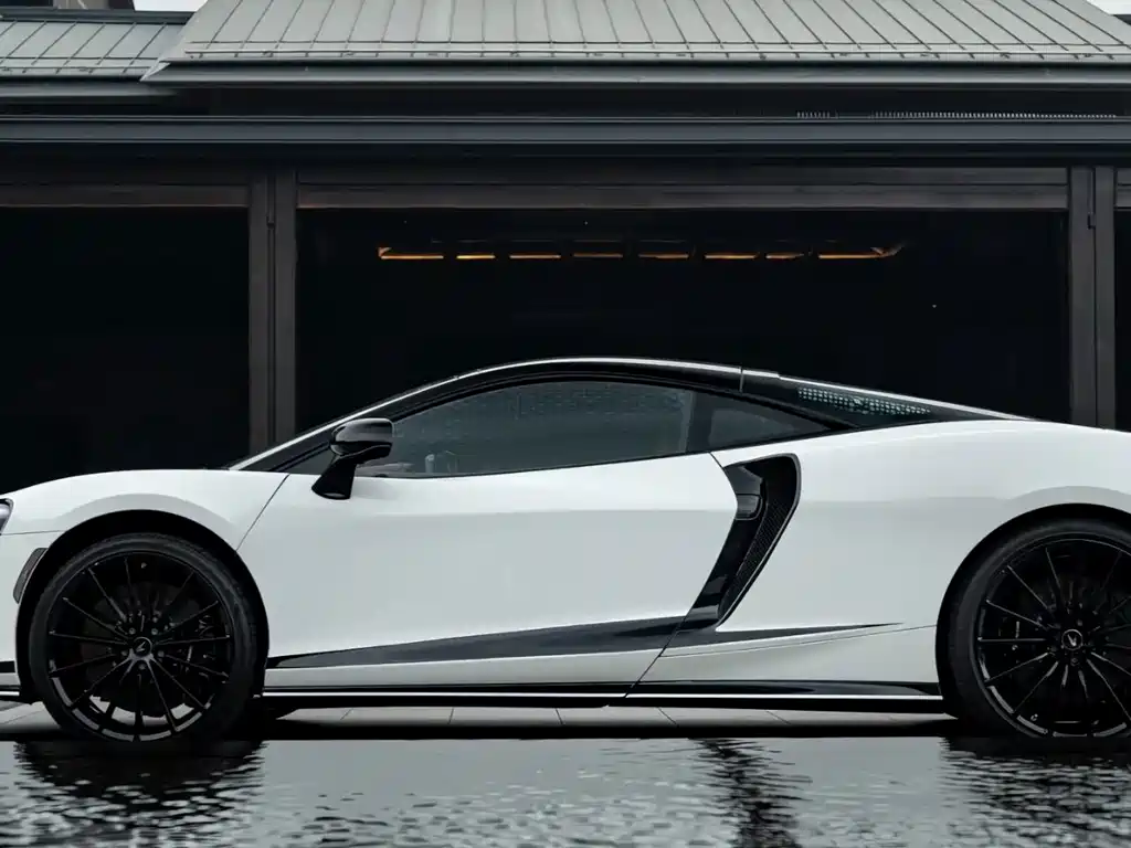 McLaren GT — миниатюра 3