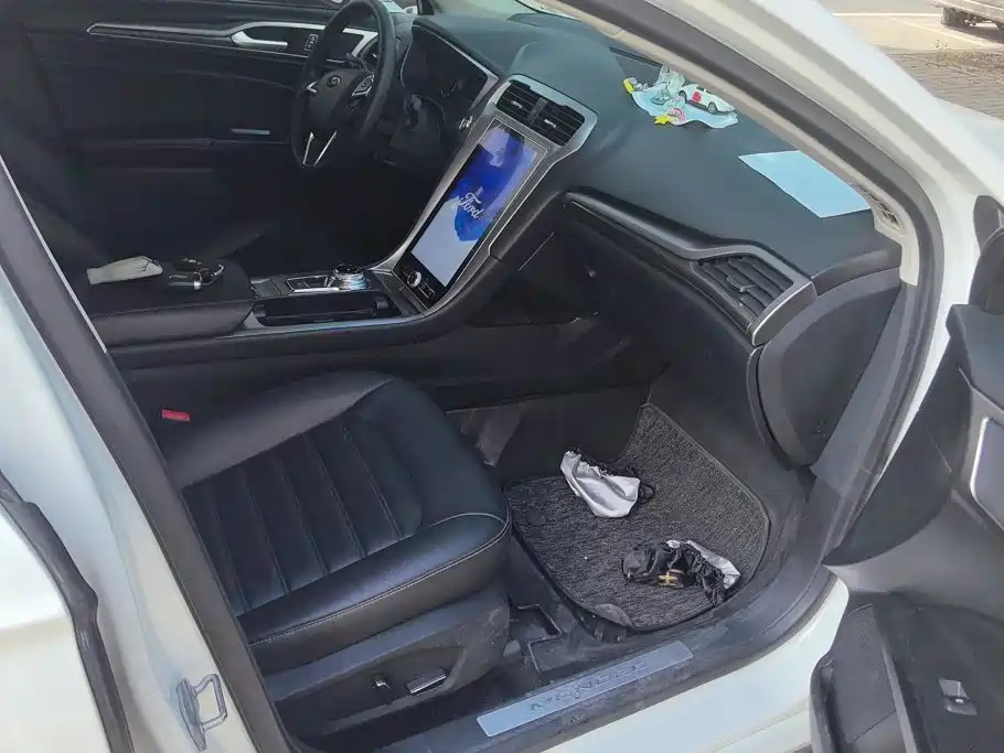 Ford Mondeo — миниатюра 8
