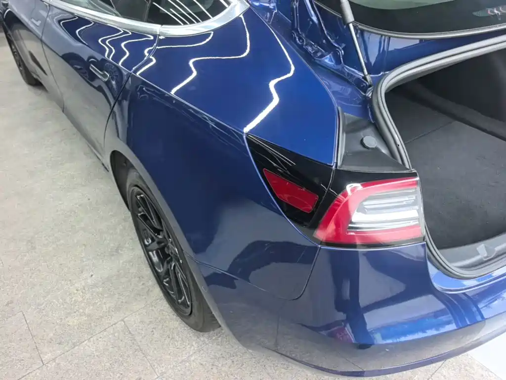 Tesla Model 3 — миниатюра 5