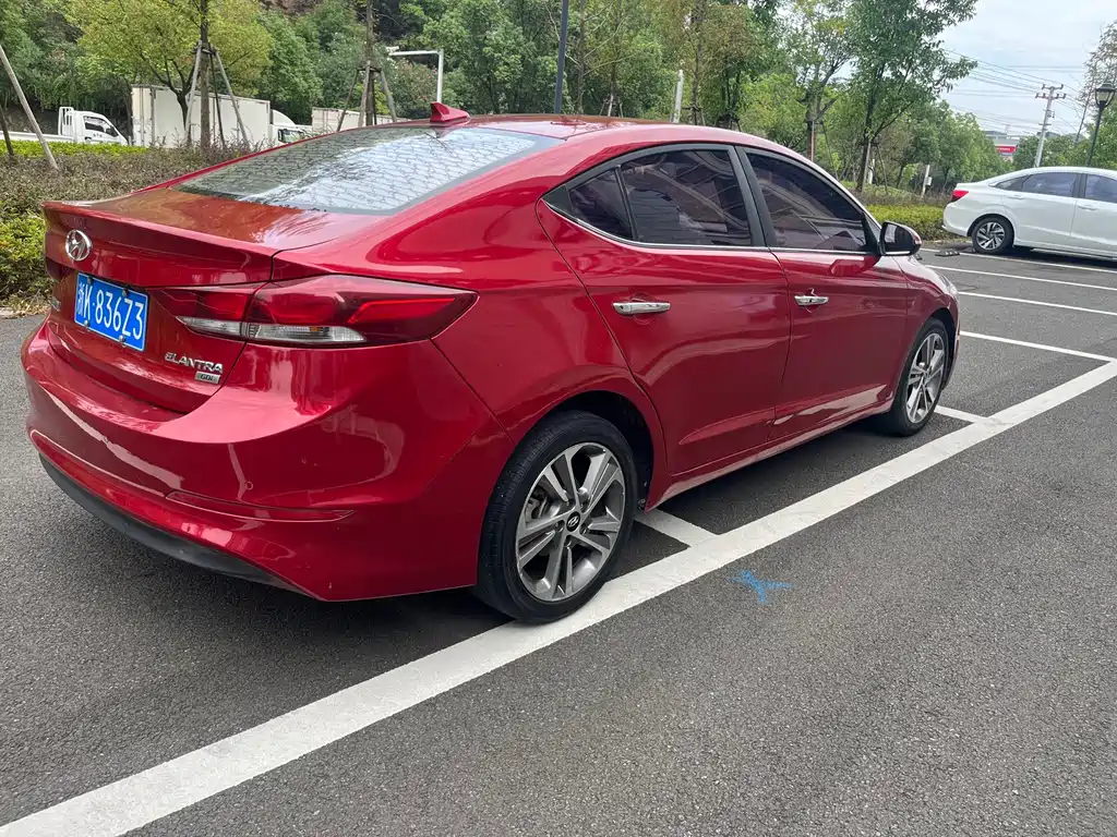 Hyundai Elantra — миниатюра 12