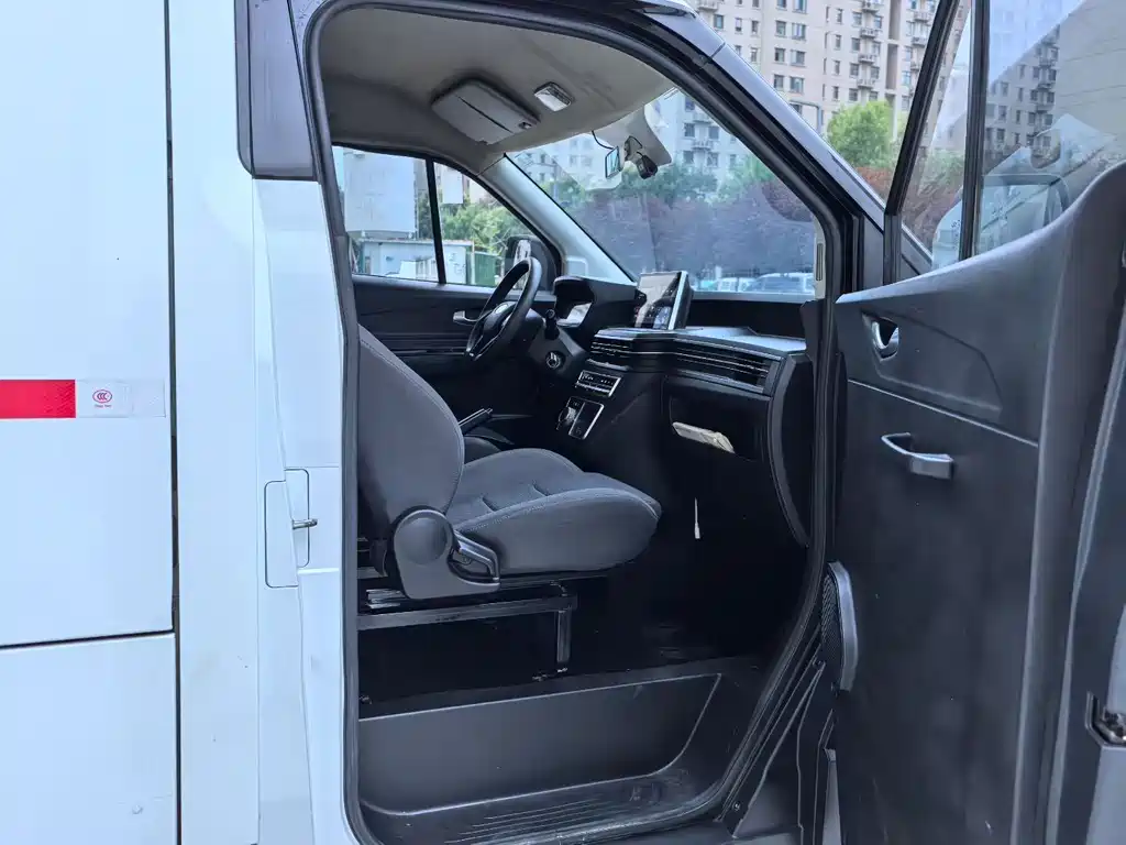 Karry Dolphin EV — миниатюра 5