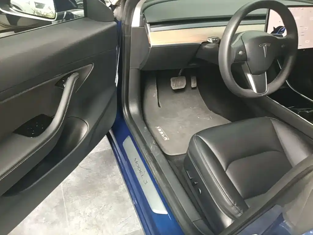 Tesla Model 3 — миниатюра 16