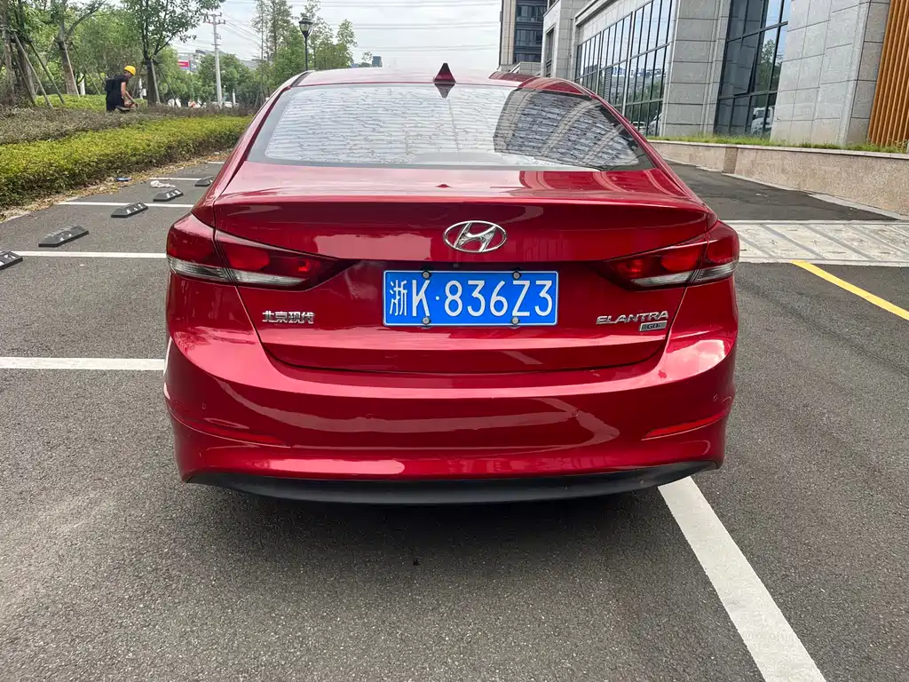 Hyundai Elantra — миниатюра 5