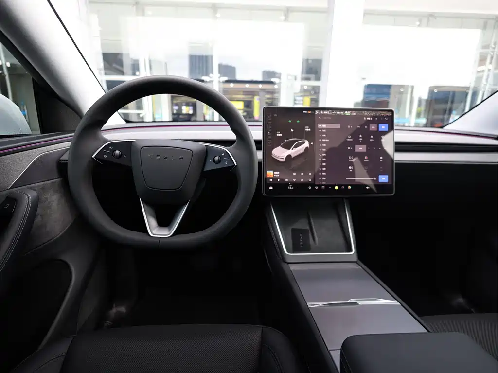 Tesla Model Y — миниатюра 17
