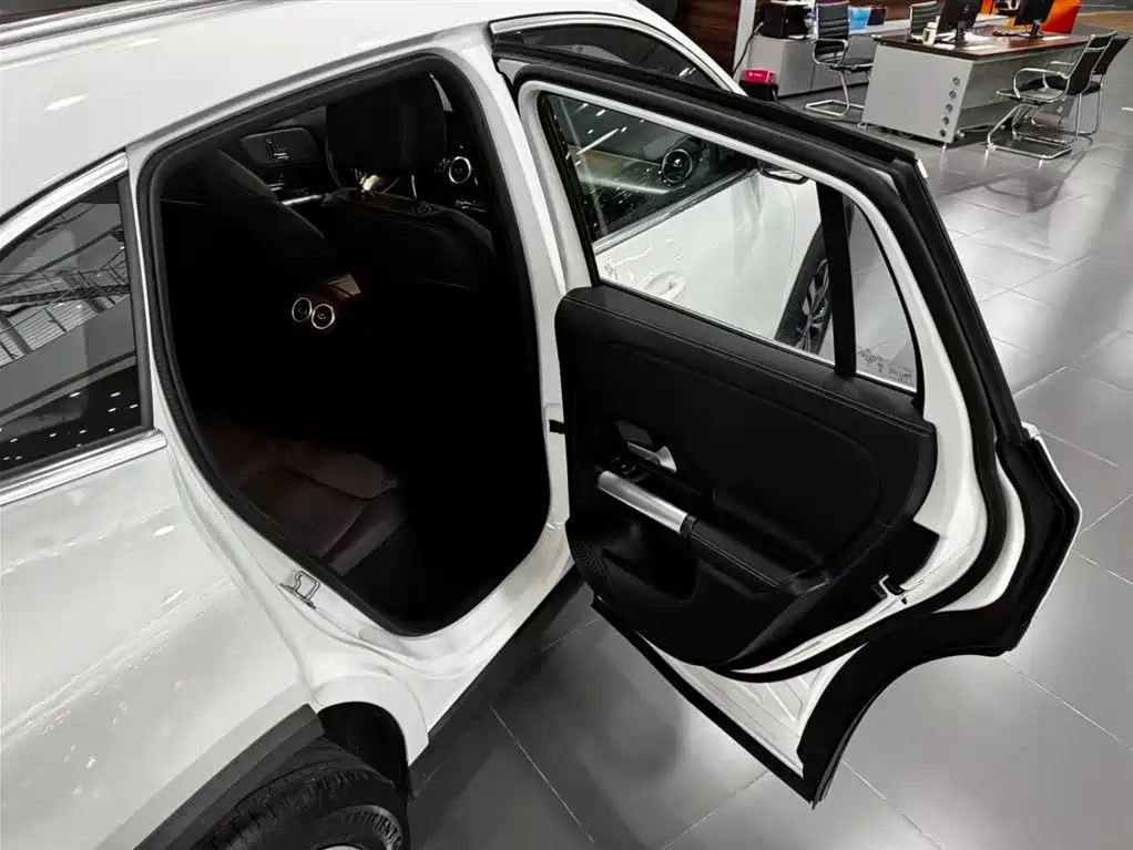 Mercedes-Benz GLA — миниатюра 18