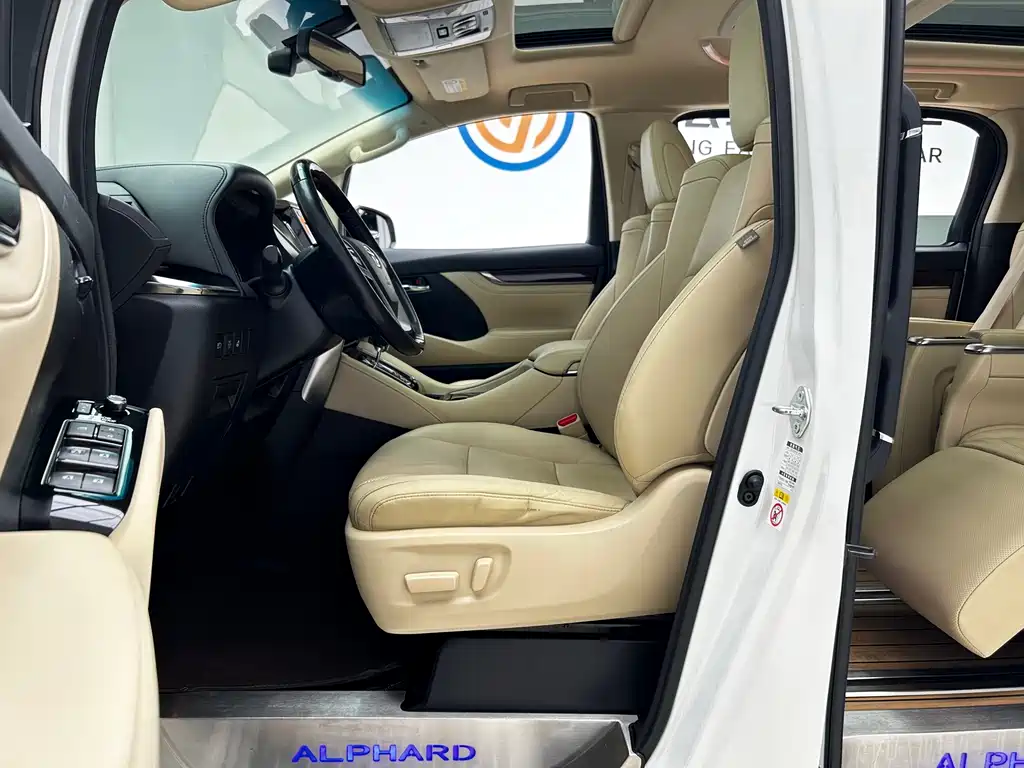 Toyota Alphard — миниатюра 6