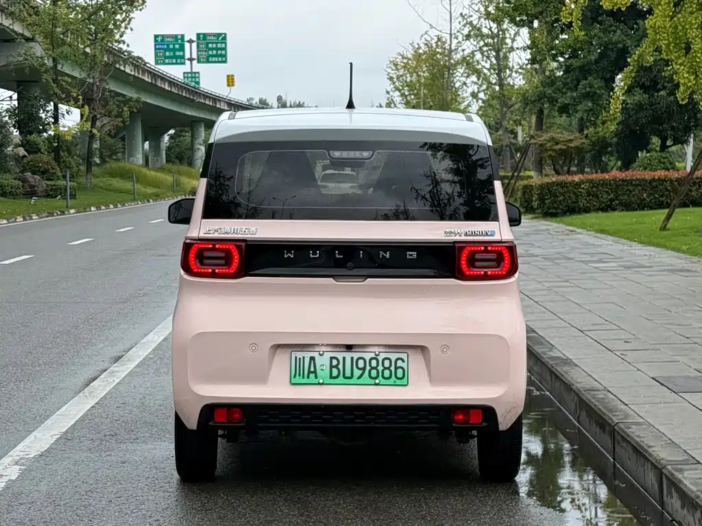 Wuling MINIEV — миниатюра 8