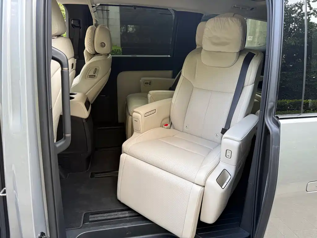 Li Auto Li MEGA — миниатюра 10