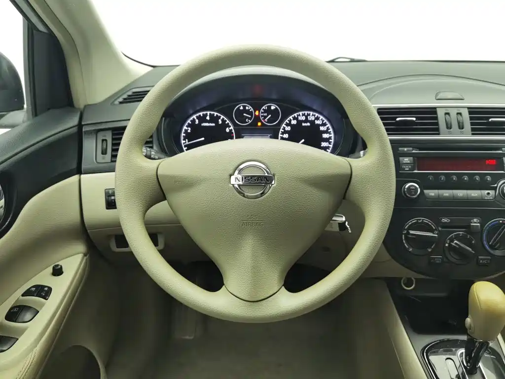 Nissan Tiida — миниатюра 11