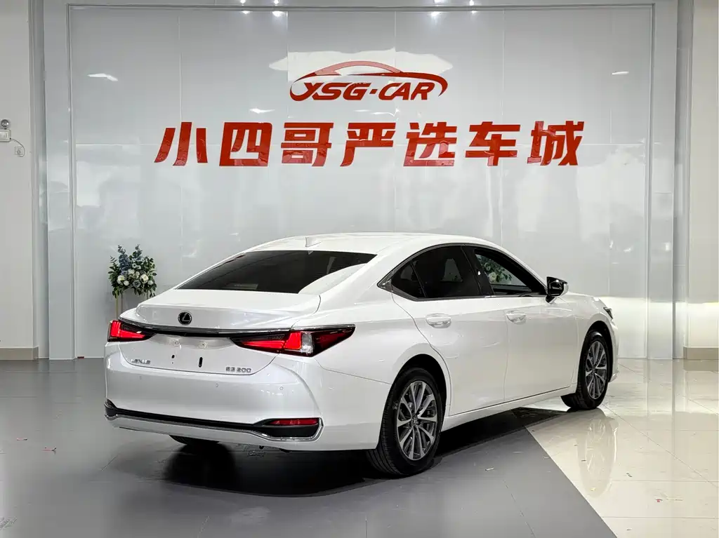 Lexus ES 2021 200