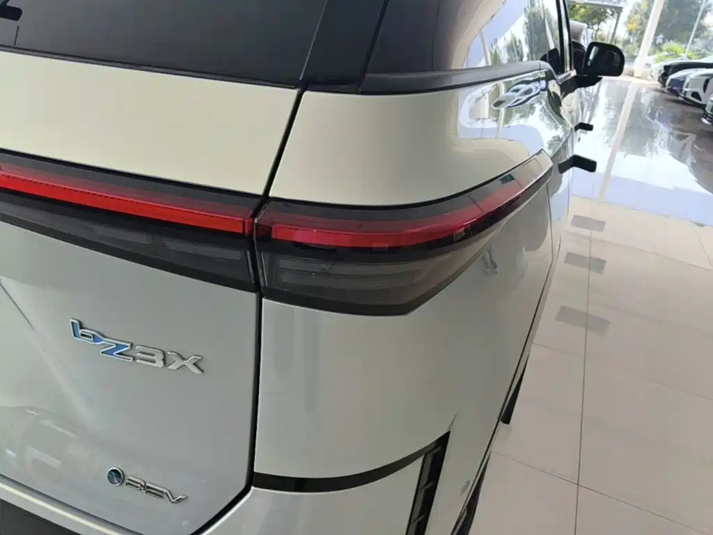 Toyota bZ3X — миниатюра 8
