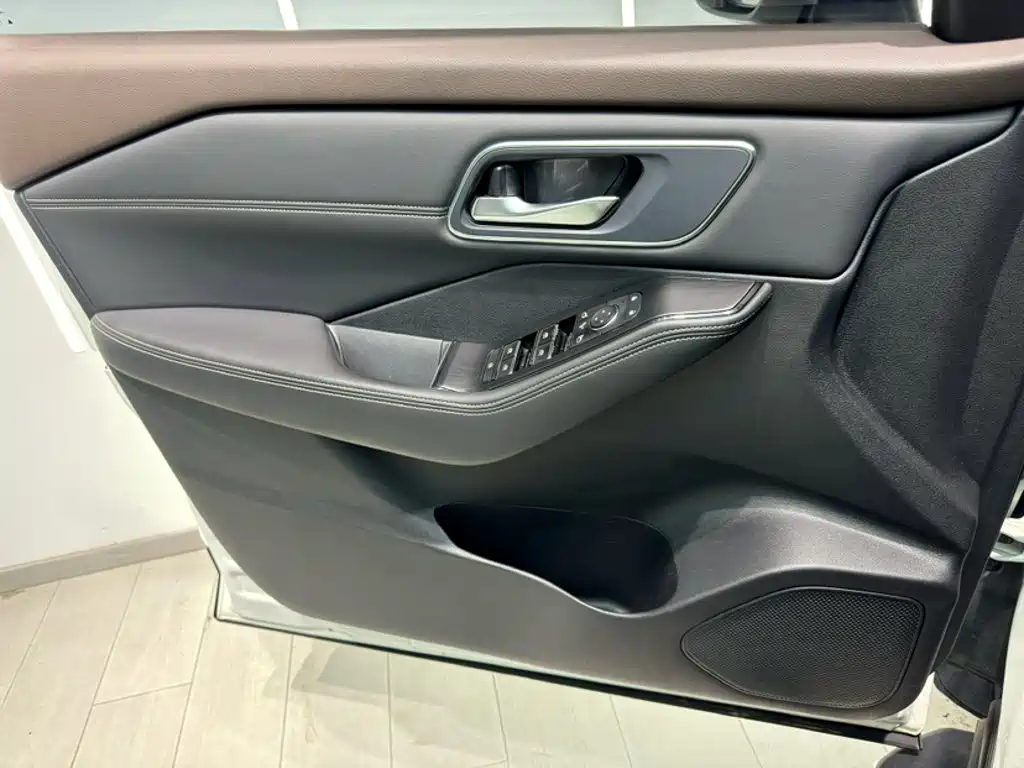 Nissan X-Trail — миниатюра 5
