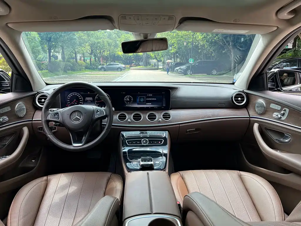 Mercedes-Benz E-Class — миниатюра 14
