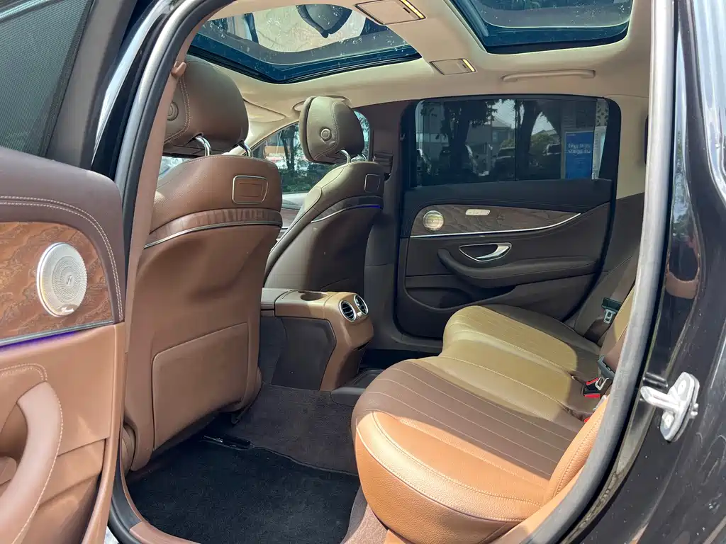 Mercedes-Benz E-Class — миниатюра 21