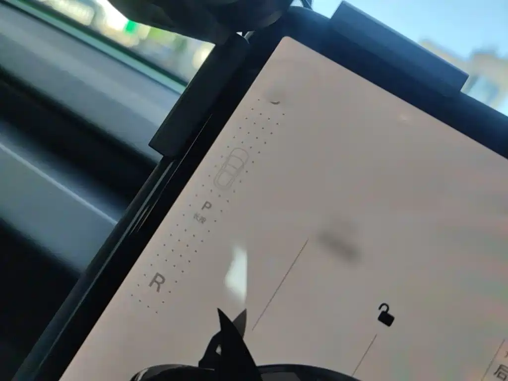 Tesla Model 3 — миниатюра 7