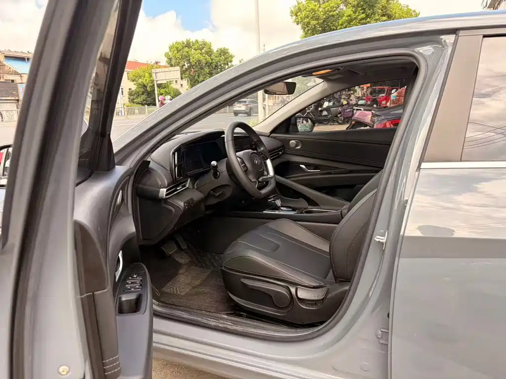 Hyundai Elantra — миниатюра 7