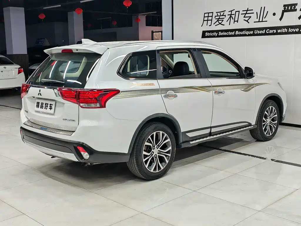 MITSUBISHI OUTLANDER