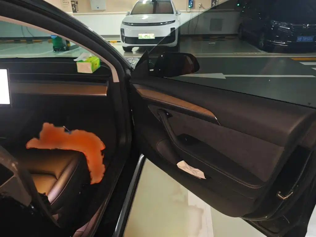 Tesla Model 3 — миниатюра 18